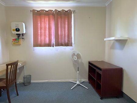 Furnished Room in Spacious, Renovated Share Home - Photo 4