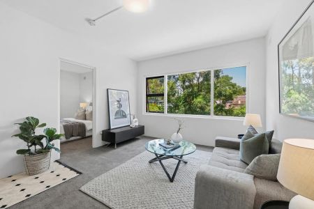 Charming One Bedroom Apartment Close to Everything - Photo 2