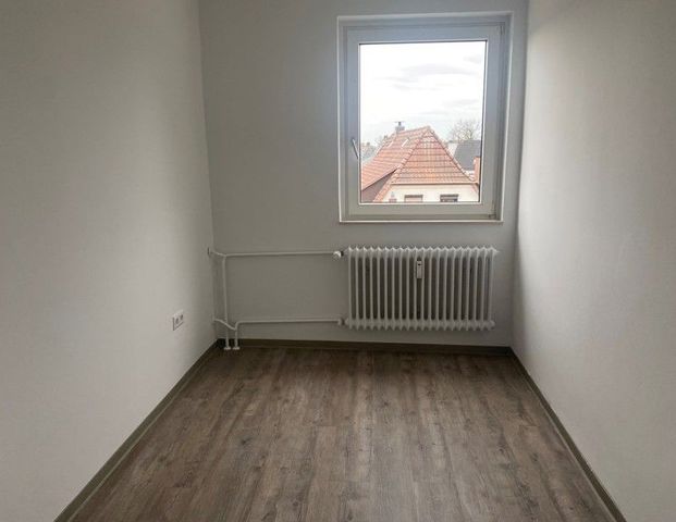Renovierte 4-Zimmer-Wohnung mit Balkon - Foto 1