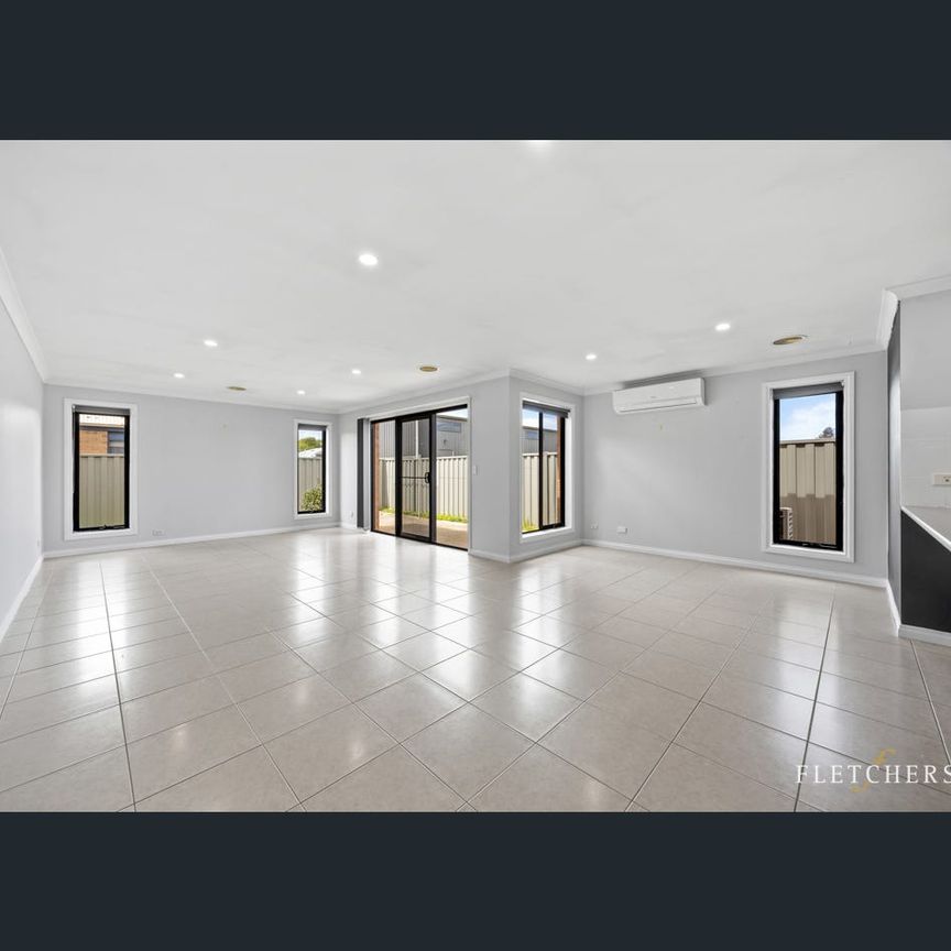 202 Learmonth Rd, Wendouree, Vic 3355 - Photo 1