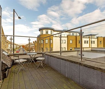 A bright and spacious one bedroom flat with private balcony in a we... - Photo 5