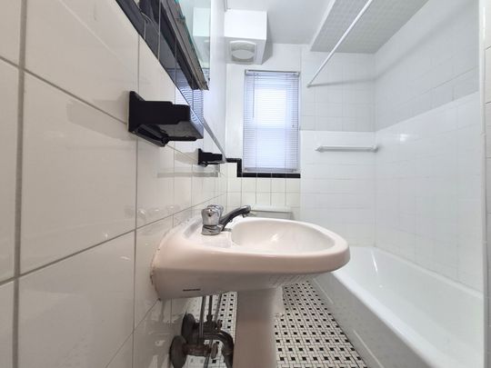 For Lease - 2905 St Clair Avenue Unit# 12, Toronto, Ontario - Photo 1