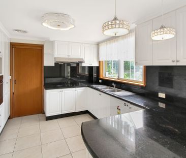 Oversized Four-Bedroom House in Prinme location - Photo 6