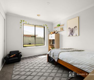 IDEAL FAMILY HOME WITH GREAT ENTERTAINING AREA! - Photo 4