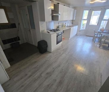 Room in a Shared House, Heigham Road, E6 - Photo 1