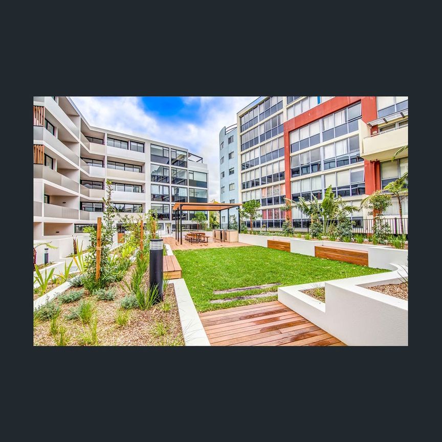 Spacious Two Bedroom Apartment in Great Location - Level 3 - Photo 1