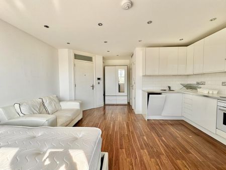 Studio to rent - Photo 2