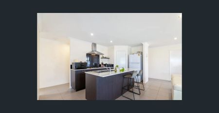 Beautiful Family Home in a Peaceful Coastal Location! - 11 Thistle Way, Two Rocks - Photo 2