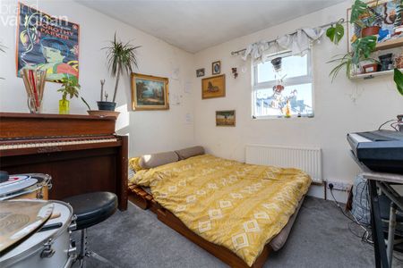 4 bedroom terraced house to rent - Photo 2