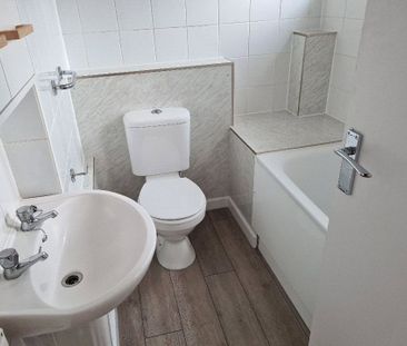 4 bedroom terraced house to rent - Photo 4