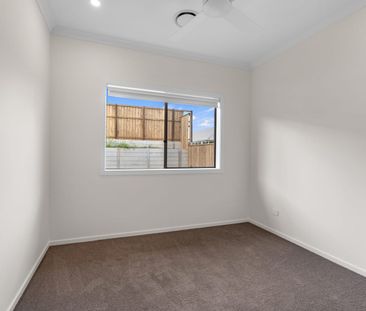 5-BEDROOM FAMILY HOME + DUCTED AC + LARGE YARD! - Photo 3