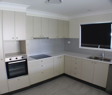 2240 Wynnum Rd, Wynnum West, QLD 4178 - Photo 3