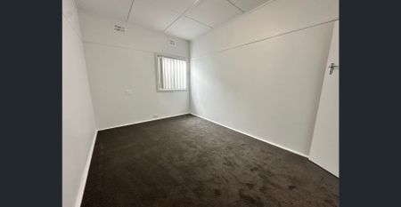 Freestanding 4 Bedroom Home - Photo 3