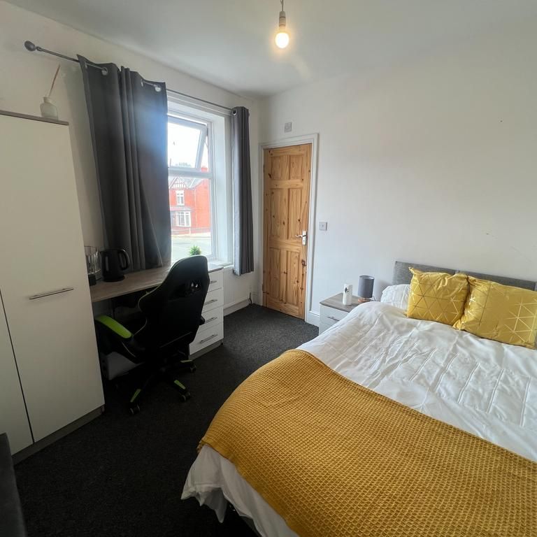 1 bedroom in a house share to rent - Photo 1