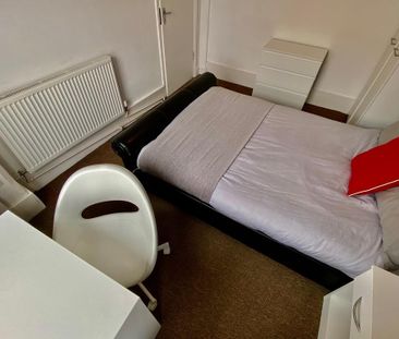 1 bedroom in a house share to rent - Photo 6