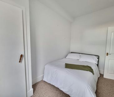 Flat to rent on - Photo 2