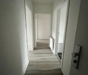 Zentrale Dachgeschosswohnung in Krefeld! - Photo 1