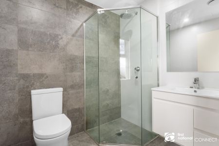 Convenient and contemporary living! - Photo 4