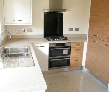 2 bedroom end of terrace house to rent - Photo 5