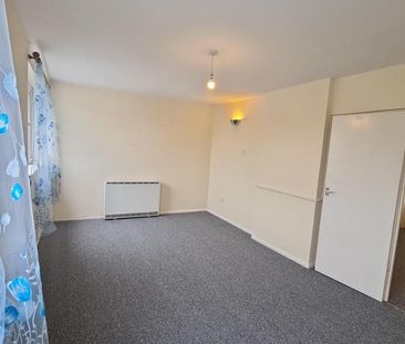 3 bedroom flat to rent - Photo 2