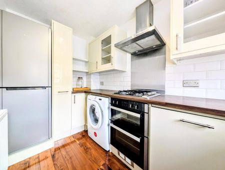 2 bedroom end of terrace house to rent - Photo 3
