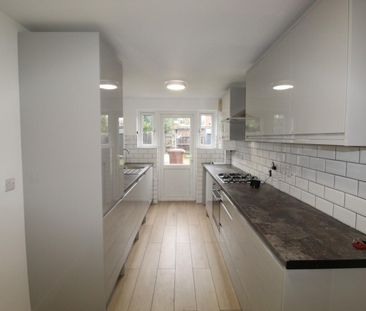 3 bedroom House To Let - Photo 2