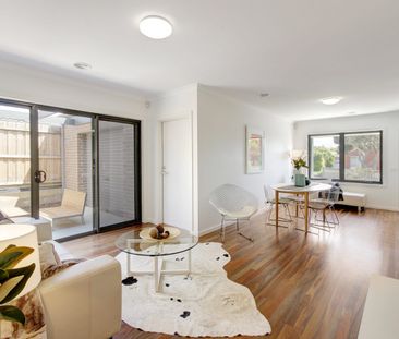 THREE BEDROOM TOWNHOUSE - Photo 6