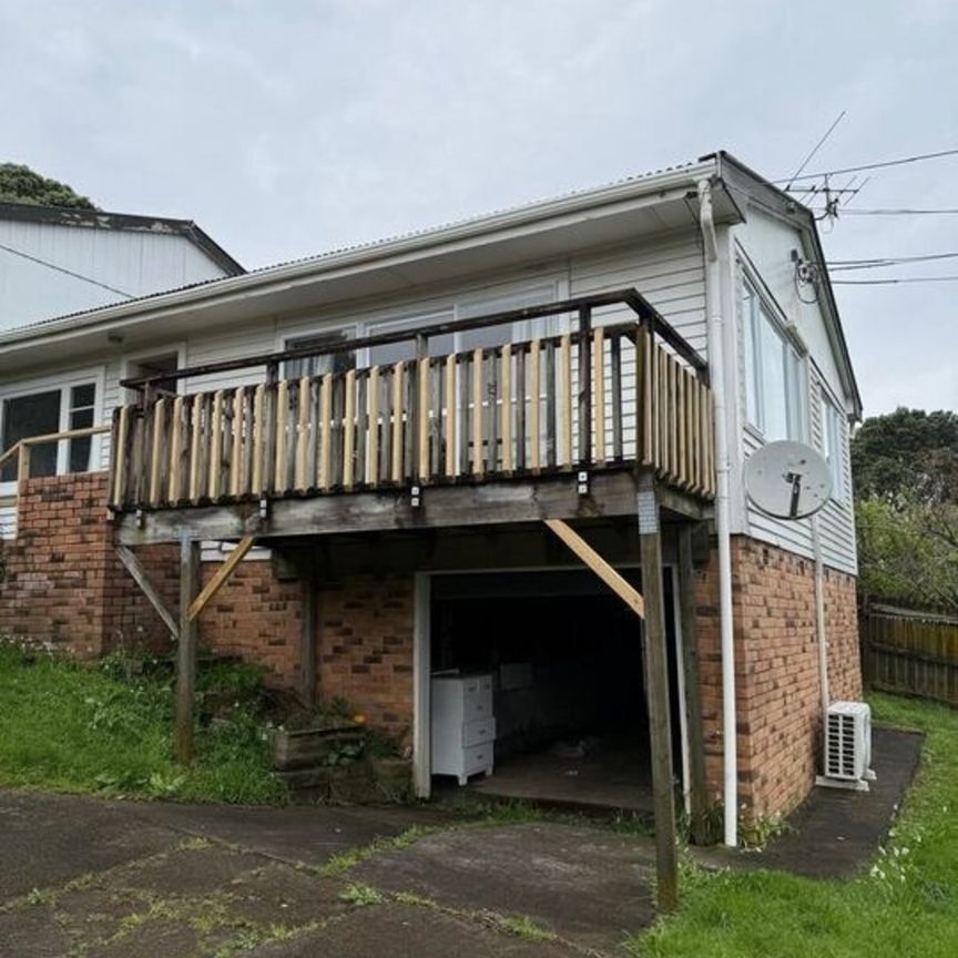 Newly Renovated 2-Bedroom Unit with Panmure Basin Views - Photo 1