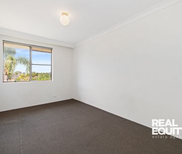 Top-Floor Apartment in a Sought After Lakeside Location - Photo 6
