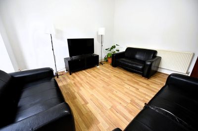 4 bedroom House in Norwood Grove, Leeds - Photo 4