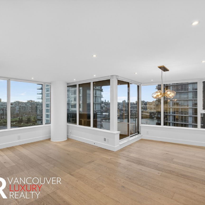 Condo in Downtown Vancouver, British Columbia - Photo 1