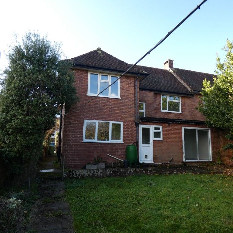 4 bed Semi-Detached - To Let - Photo 1