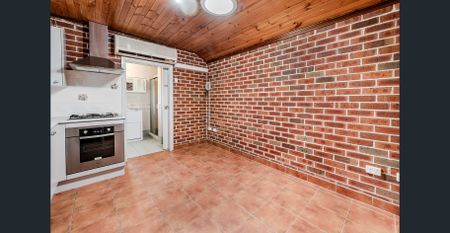 Charming Granny Flat In Convenient Location - Water Usage Included - Photo 3