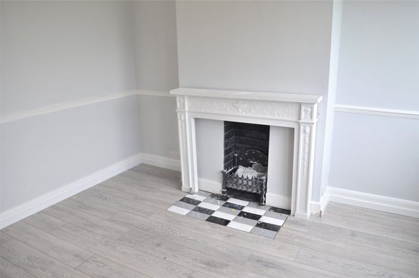 Deer Park Gardens, Mitcham, CR4 - Photo 1