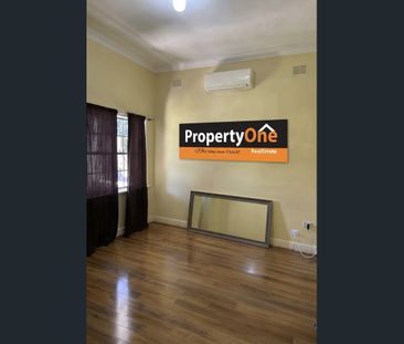 Spacious 5-Bedroom Family Home in Convenient Campsie Local - Photo 6