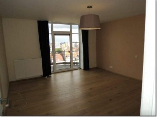 SCHAERBEEK : PENTHOUSE / DUPLEX 3 CHAMBRES + GRANDE TERRASSE - Schaerbeek - Photo 1
