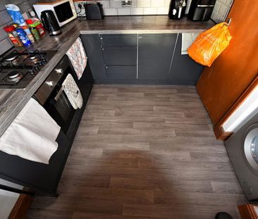 6 bedroom House in Richmond Avenue, Leeds - Photo 5