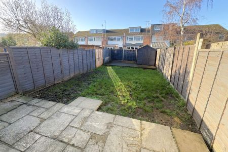 Inkerman Road, Woking - 3 bedrooms Property for lettings - Seymours - Photo 4