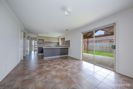 10 Isabella Street, Sunbury, VIC 3429 - Photo 4