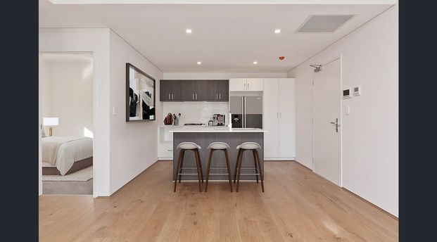 Spacious 2-Bedroom Mount Pleasant Apartment with Expansive Balcony - Photo 1