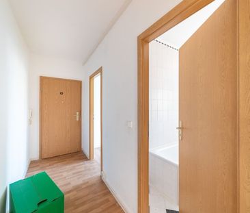 Helle 2-Raumwohnung mit Einbauküche und gemütlichem Balkon - Foto 1