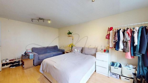 3 bedroom flat to rent - Photo 1