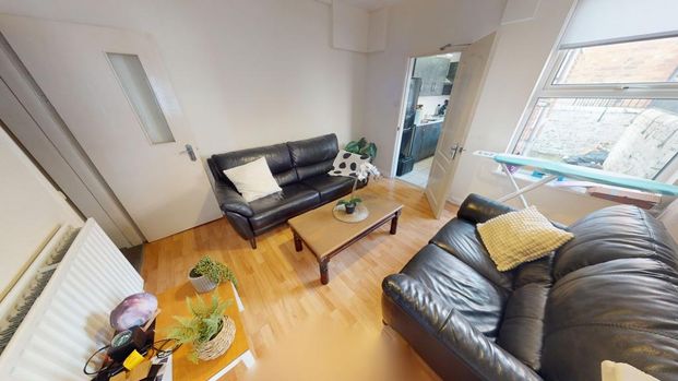 3 bedroom semi-detached house to rent - Photo 1