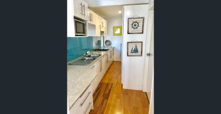 $2.200 Unfurnished $2,500 Furnished Leafy Hampton Style Home with Pool & Entertaining $2,500 - Photo 3