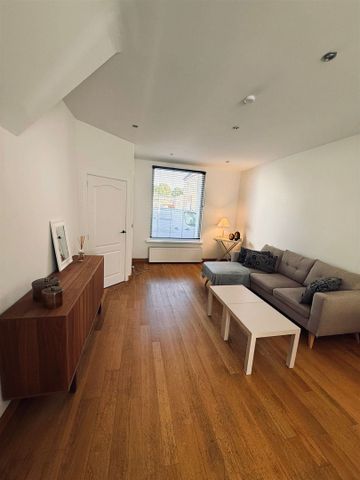 Gemeubelde woning nabij het centrum met vier slaapkamers en tuin - Foto 2