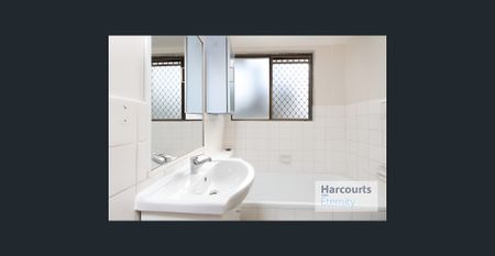 Recently Renovated & Brand New Flooring 2-Bedroom Apartment in a Prime Location! - Photo 3