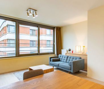 Appartement te huur in Brussel voor € 1.200 met 1 slaapkamer - Photo 1