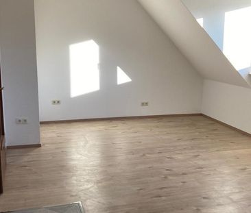 Hell, renoviert, Balkon -neue Einbauküche & Tageslichtbad - Photo 1