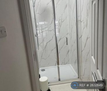 1 bedroom in a house share to rent - Photo 6