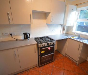 2 bedroom semi-detached bungalow to rent - Photo 4